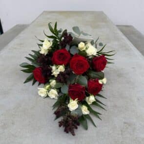 Bårebuket med roser